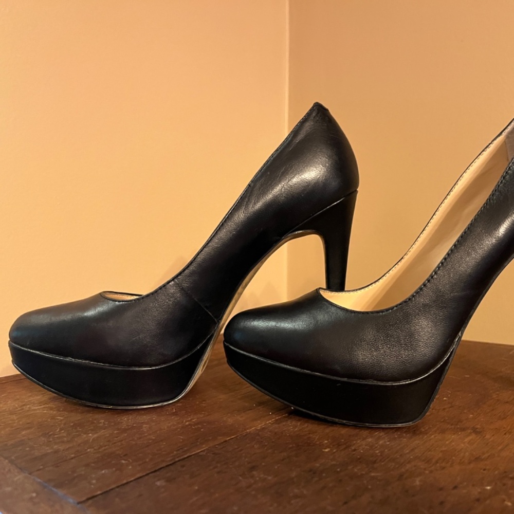 Black Platform Pumps - Picture 5 of 11